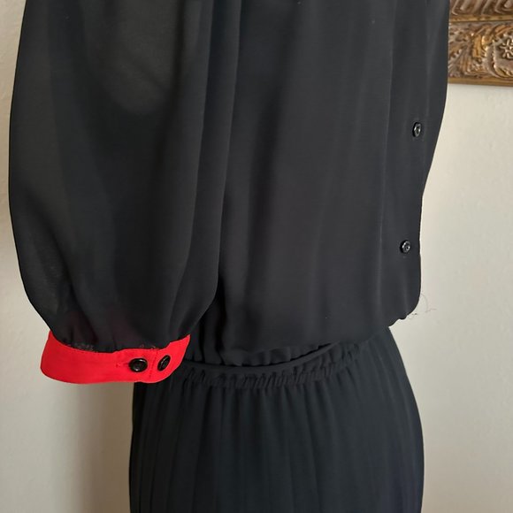 Neiman Marcus Dress Size 6- Gently worn- Red/Black/Taupe - Picture 8 of 11